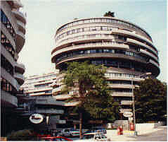 Watergate Hotel. Source = http://vcepolitics.com/watergate/watergate-hotel.shtml